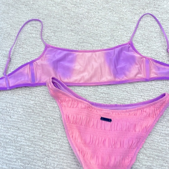 TRIANGL BIKINI OMBRÉ PINK/PURPLE. TOP: SMALL++ & BOTTOM: CHEEKY MEDIUM 🩷💜🖤 - Picture 6 of 7